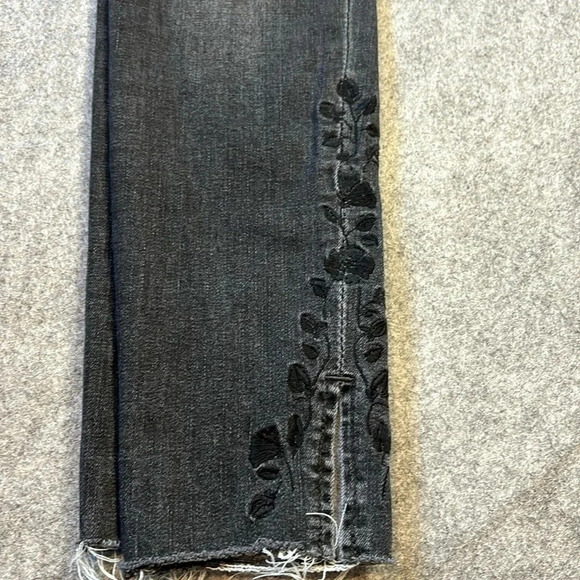 Levi's 711 Skinny  in Washed Black, Size 26. Great Leg Detail! - Picture 2 of 11